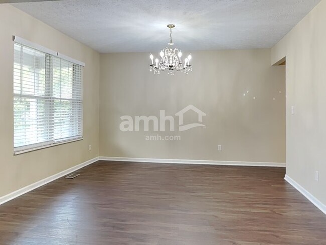 Foto del edificio - 3455 Lakebrook Ct