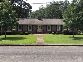 Building Photo - 505 Heath St