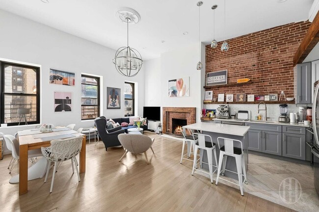 Building Photo - 334 W 89th St