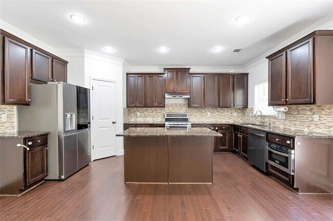 Foto del edificio - 2635 Azalea Bluff Dr