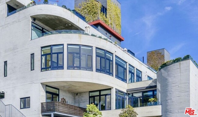 Building Photo - 17351 W Sunset Blvd