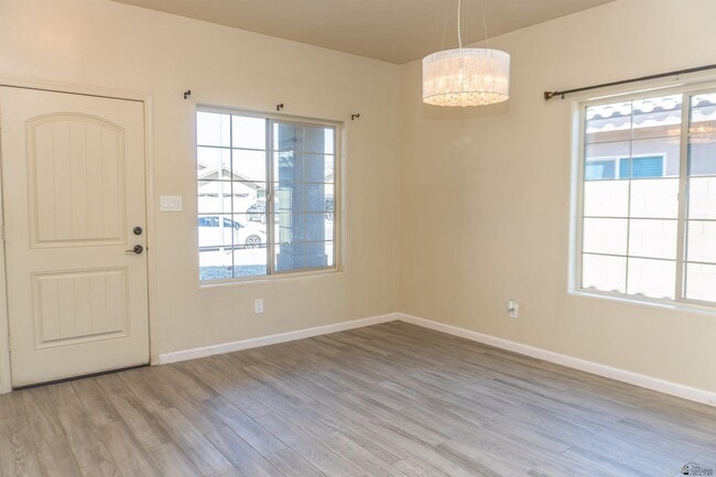 Building Photo - 2549 S 42nd Ave