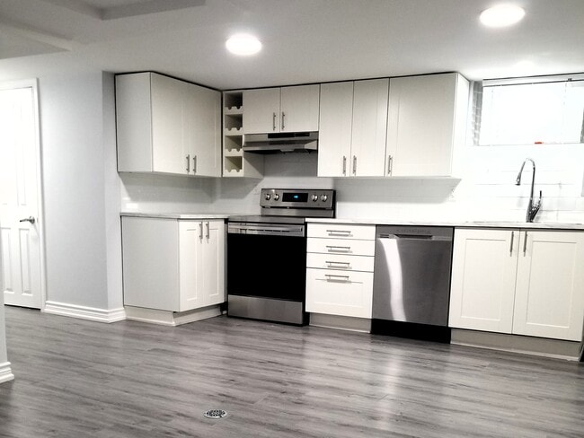 Building Photo - Large Modern Basement Apartment (1 Bed, 1 ...