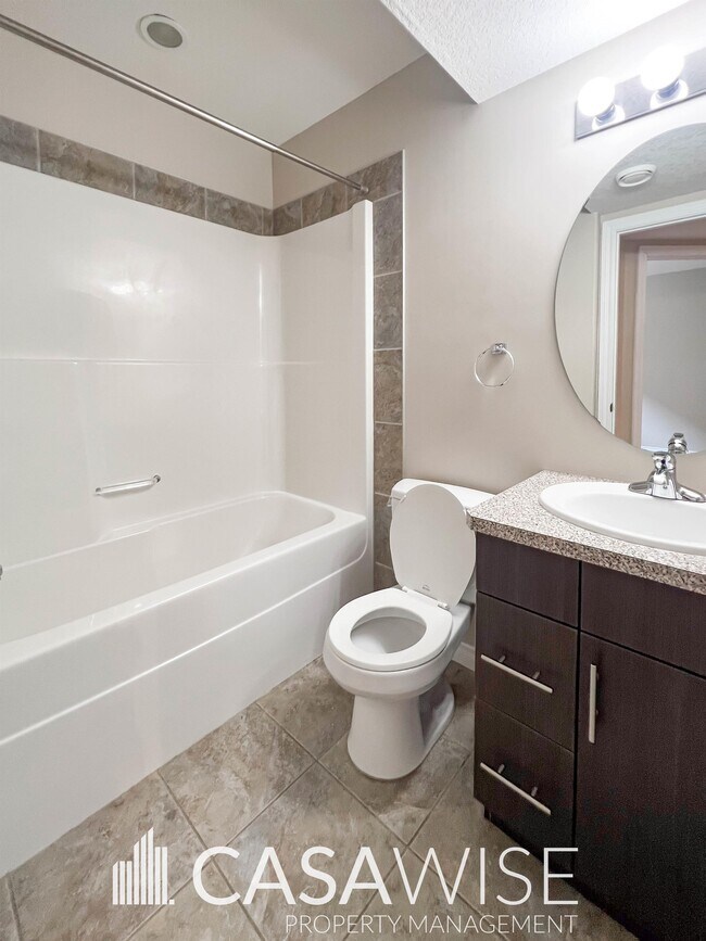 Photo du bâtiment - 11307-11379 79 Ave NW