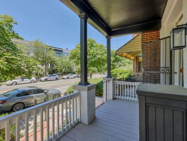 Foto del edificio - 2611 11th St NW
