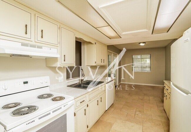 Foto del edificio - Don't miss out on this charming 2BR 2BA home!