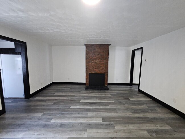 Foto del edificio - Fully Updated 3 bedroom 1 bath house for r...