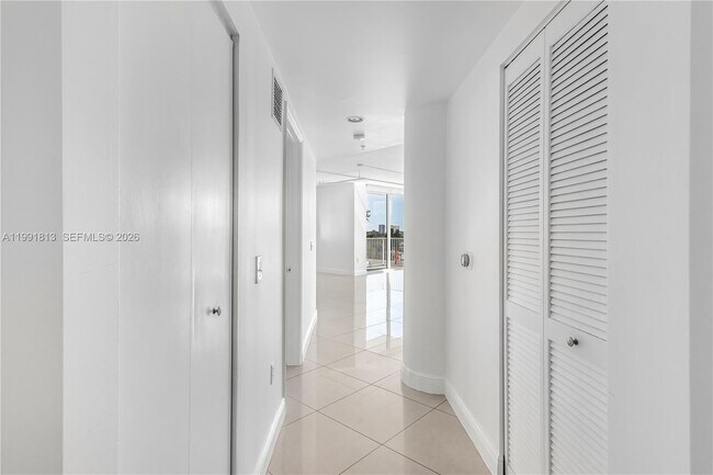 Foto del edificio - 3180 SW 22nd St