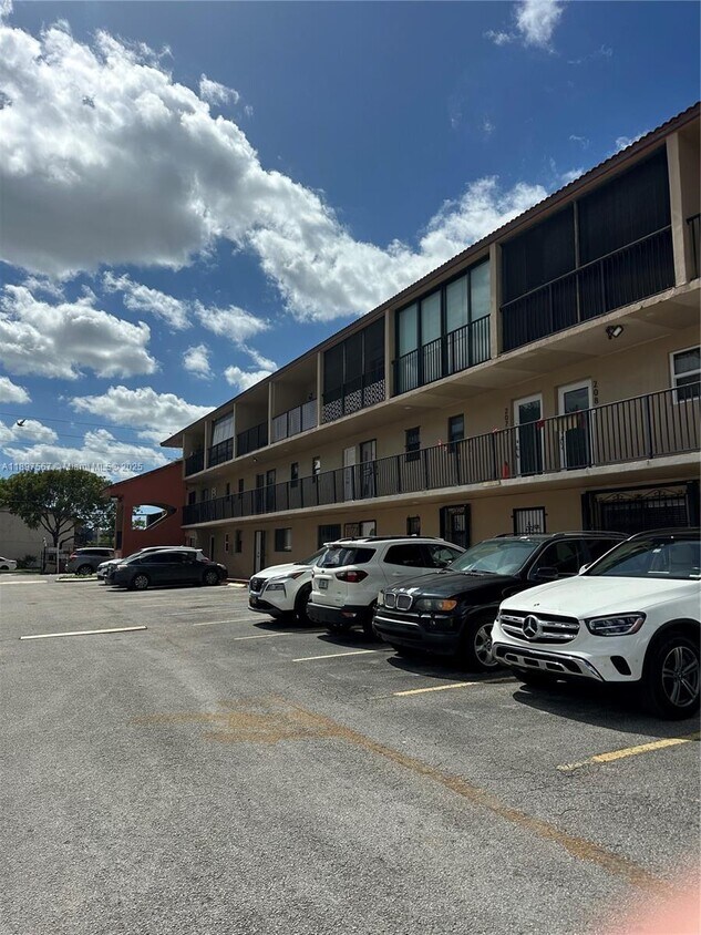 Foto principal - 2301 W 60th St