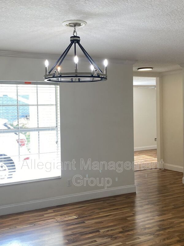 Building Photo - 207 Seminole St