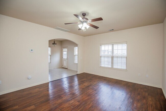Building Photo - ***300 Copper Oaks***