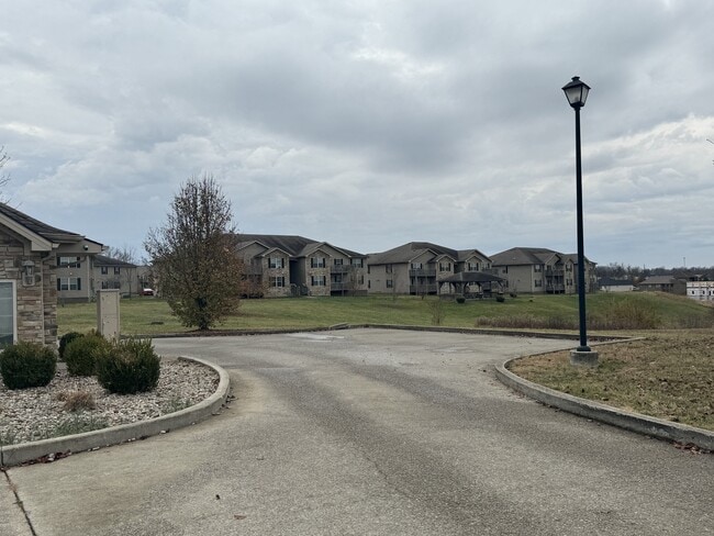 Building Photo - Twin Lakes Apartments