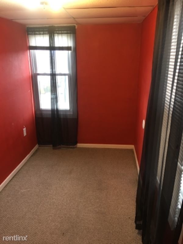 Building Photo - 3 br, 1 bath Apartment - 231 Brown St