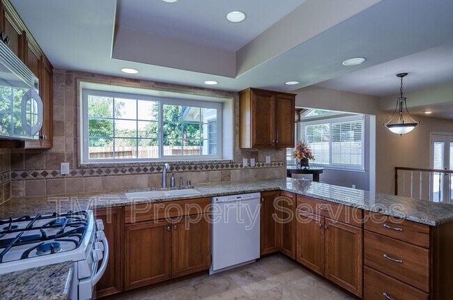 Foto del edificio - 485 Meadowbrook Dr