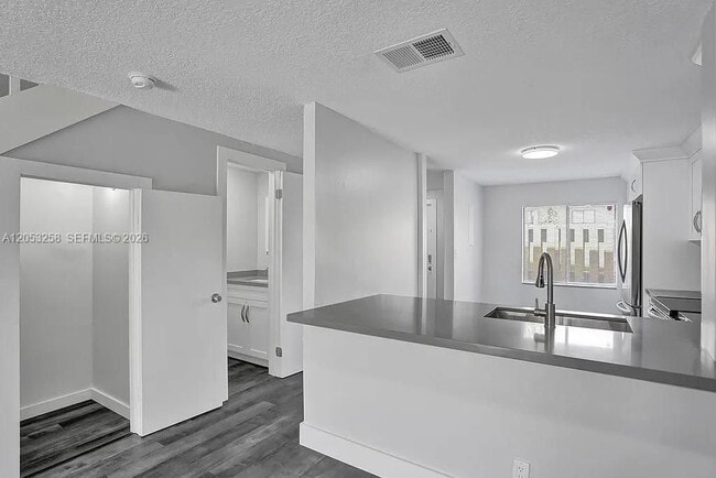 Building Photo - 5084 S University Dr