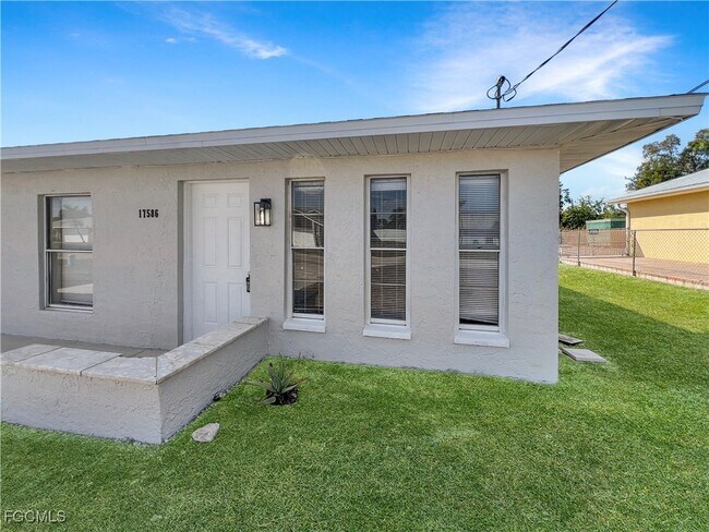 Foto del edificio - 17586 Cypress Point Rd