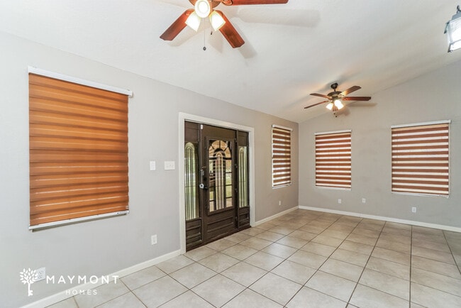 Building Photo - 455 Maplewood Ln
