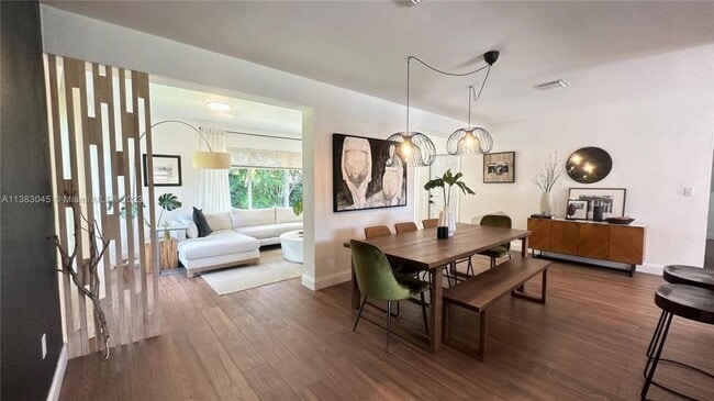 Building Photo - 3 bedroom in Miami FL 33179