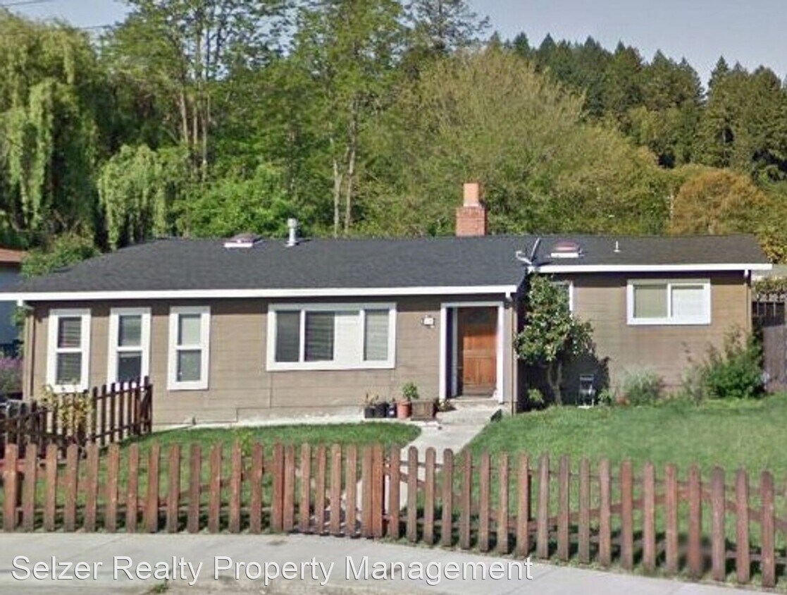 10 Brookside Dr, Willits, CA 95490 House Rental in Willits, CA