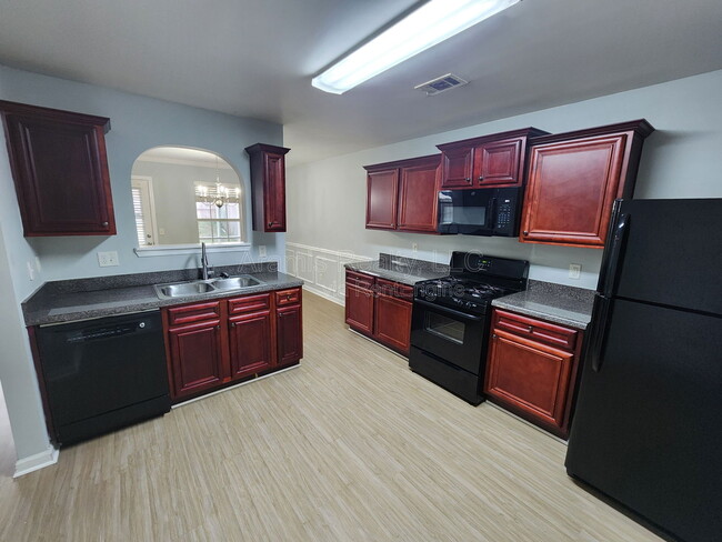 Building Photo - 5860 el Segundo Way