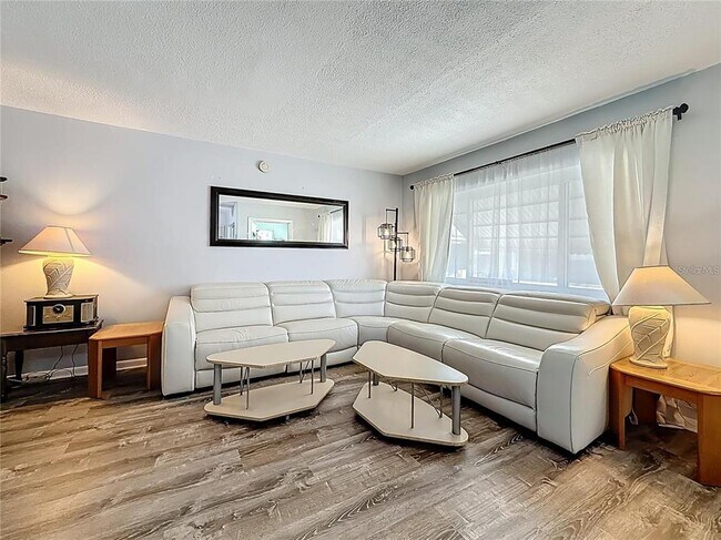 Foto del edificio - 250 Rosery Rd NW