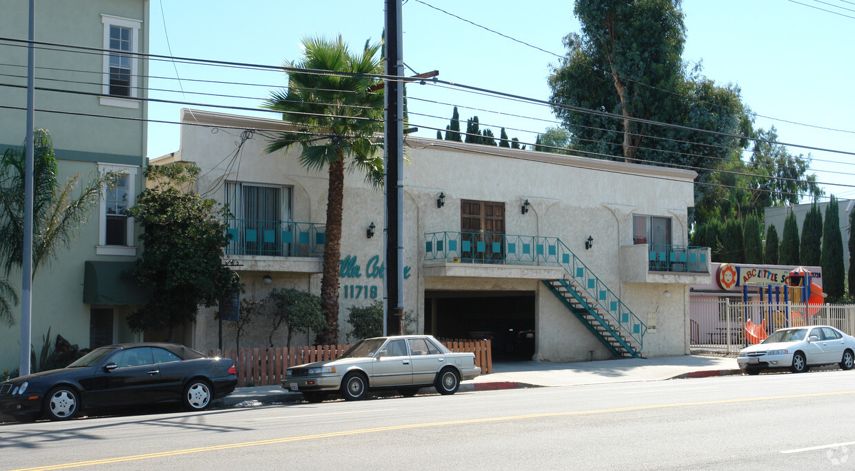 Building Photo - Villa Colfax