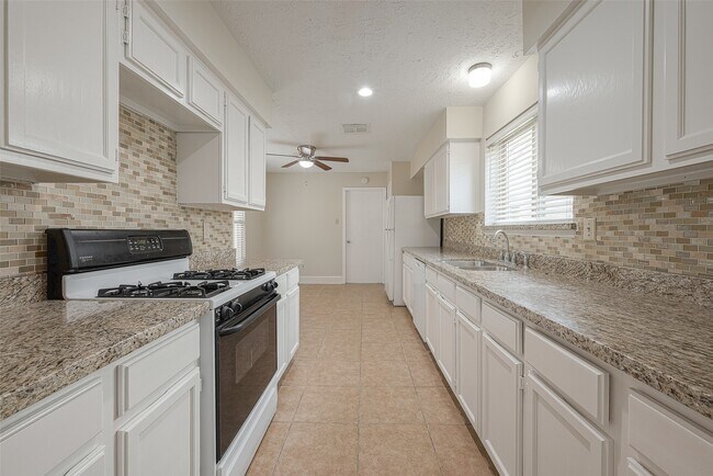 Foto del edificio - 15934 Beechnut St