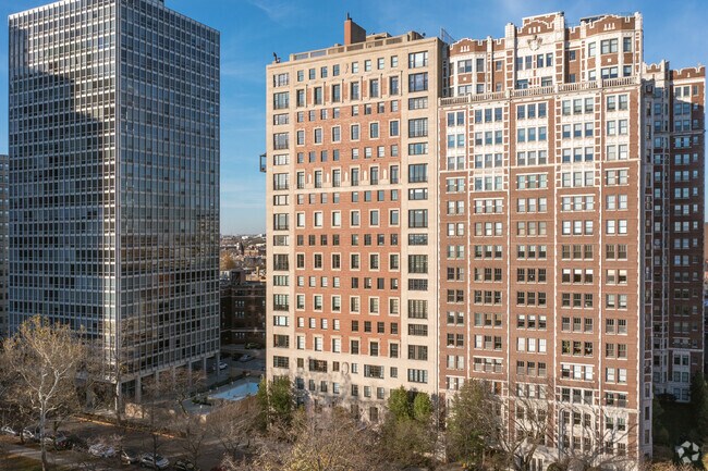 Building Photo - 2430 N Lakeview Ave