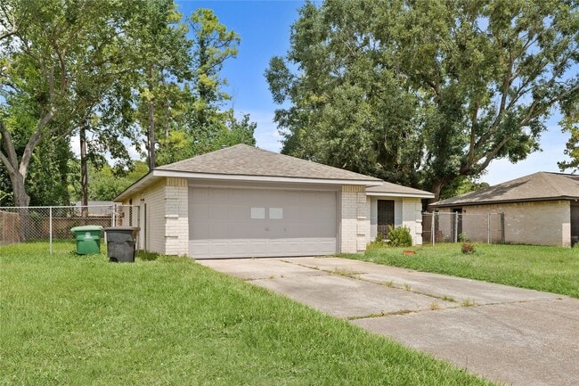 Building Photo - 7111 Pinehook Ln