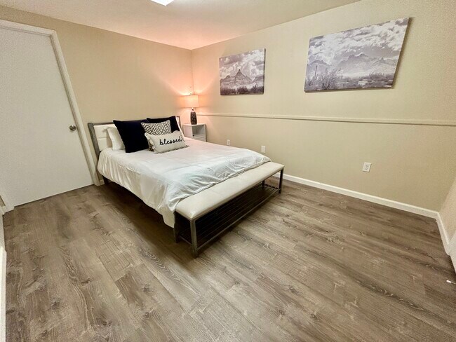 Foto del edificio - 4234 E Western Dr
