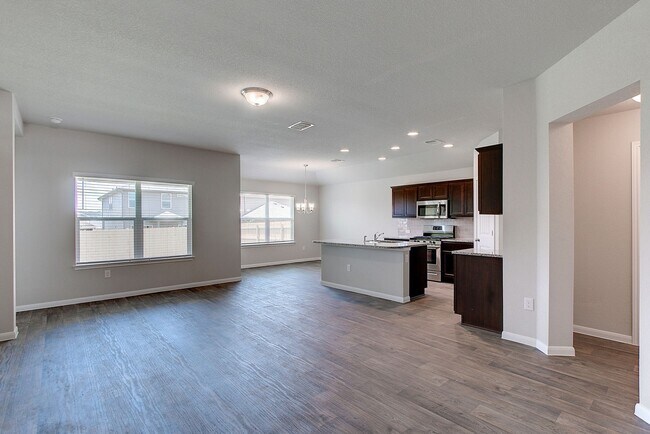 Foto del edificio - Modern Elegance and Comfort: 3BR/2BA Singl...