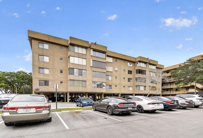 Foto del edificio - 8030 Hampton Blvd