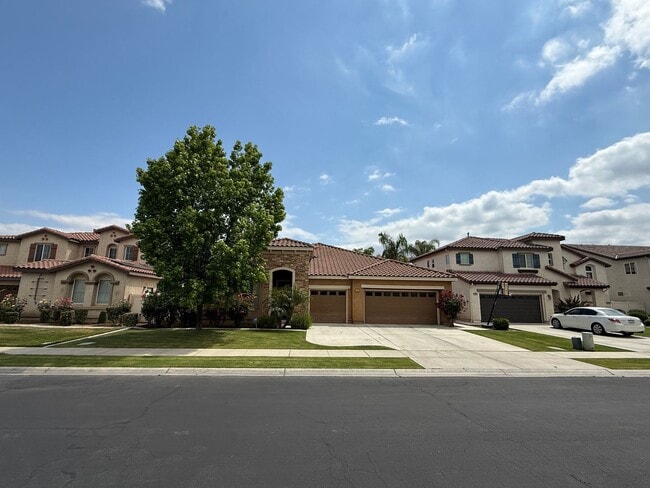 Building Photo - Elegant 4-Bedroom, 3-Bathroom Home with 3-...
