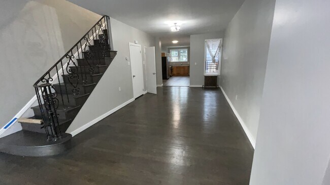 Building Photo - 2009 E Tioga St