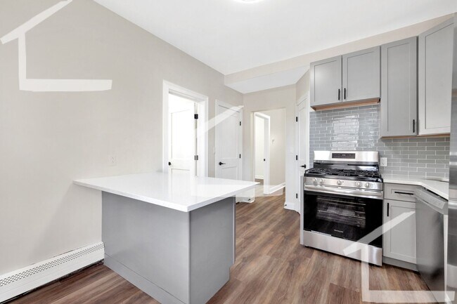 Building Photo - 3 Bedroom