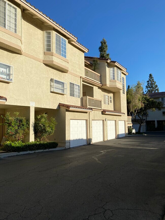 Building Photo - 672 Indian Oak Ln
