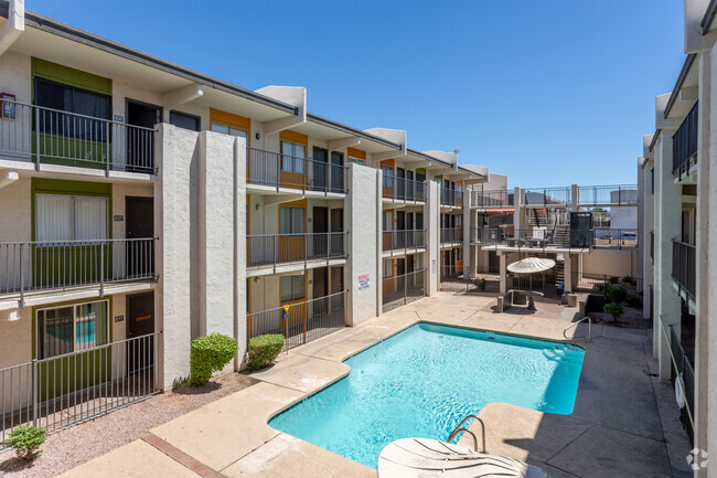 Piscina - The Residences at Camelback West