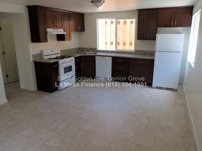 Foto del edificio - 8355 Golden Ave