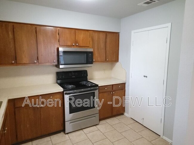 Photo - 1106 Suburban Dr House