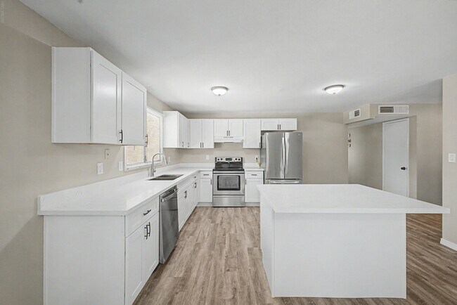 Building Photo - Single Family