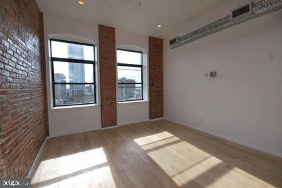 Primary Photo - 726 Market St