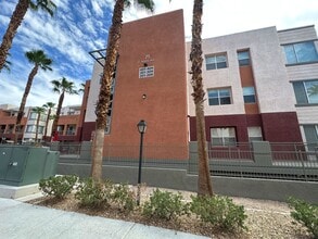 Building Photo - 71 E Agate Ave