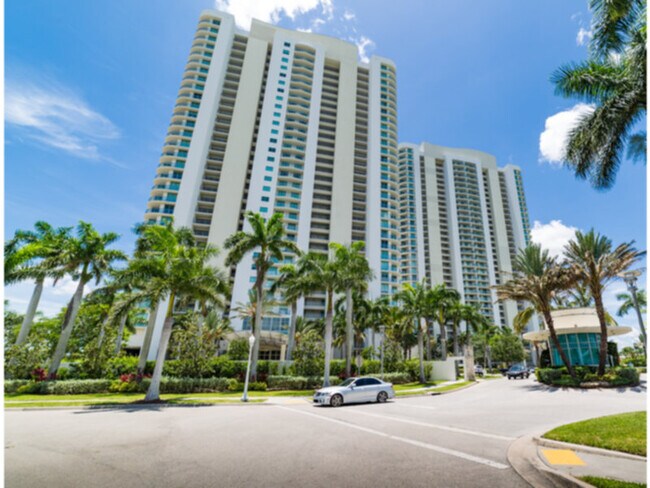 Foto del edificio - LVT Flooring, Cable and Internet Included!