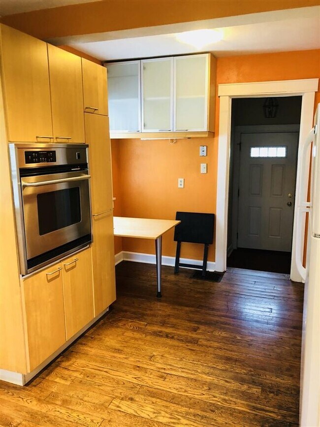 Foto del edificio - Beautiful 3 BR Home Near Bryan Park