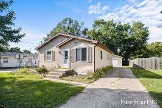 Building Photo - 217 Janet Ave SE