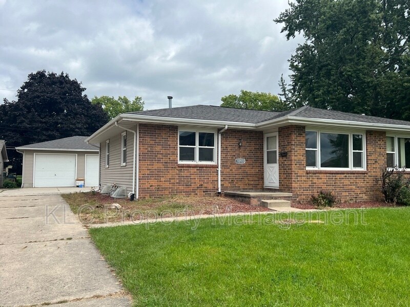 Primary Photo - 1213 SE Belmont Dr