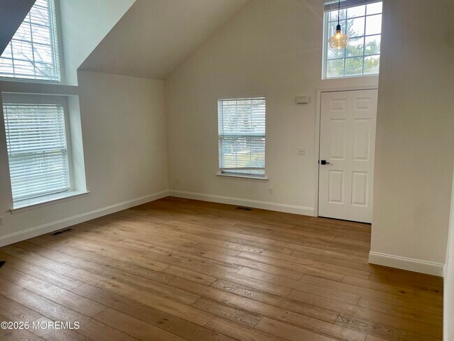 Foto del edificio - 44 Racquet Rd