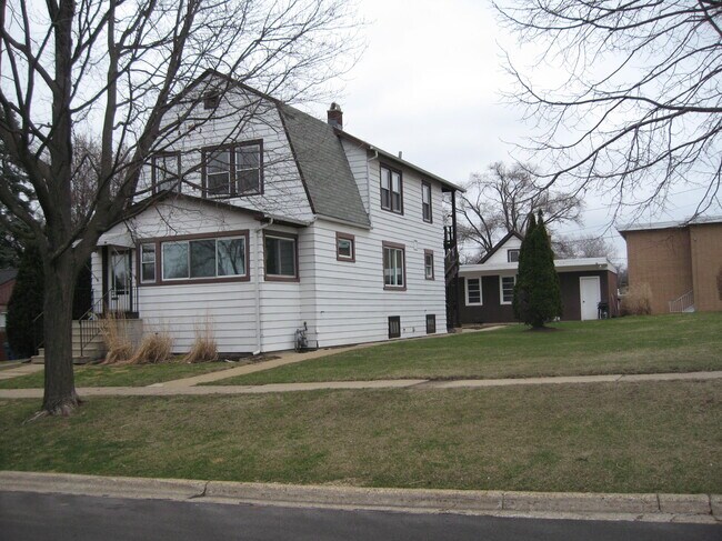 Building Photo - 5009 Wilcox Ave