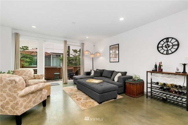 Foto del edificio - 7016 California Ave SW