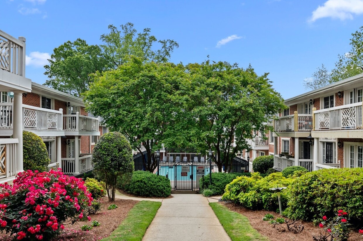 Beautiful 2bd/1ba Condo in VA Highlands w/... - Beautiful 2bd/1ba Condo in VA Highlands w/...